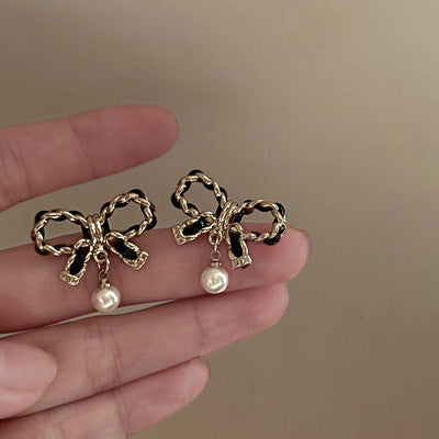 Bow natural freshwater pearl earrings