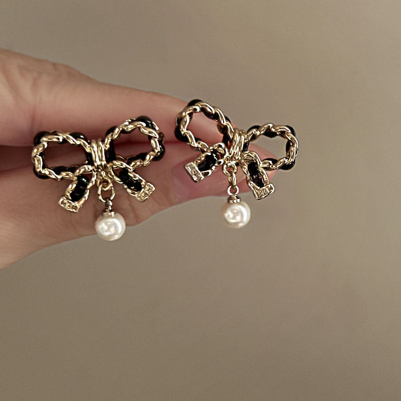 Bow natural freshwater pearl earrings