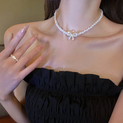 Bow natural freshwater pearl necklace