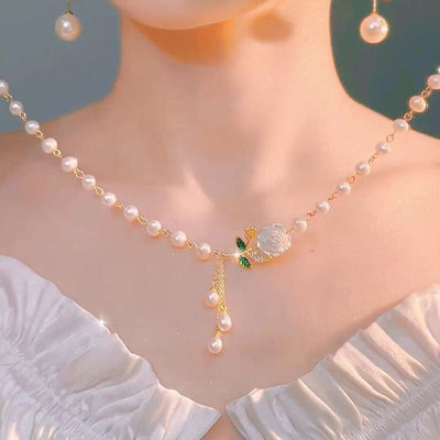 Nameless Flower Natural Freshwater Pearl Necklace