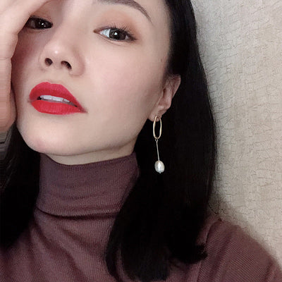 Asymmetrical ? Pearl Earring