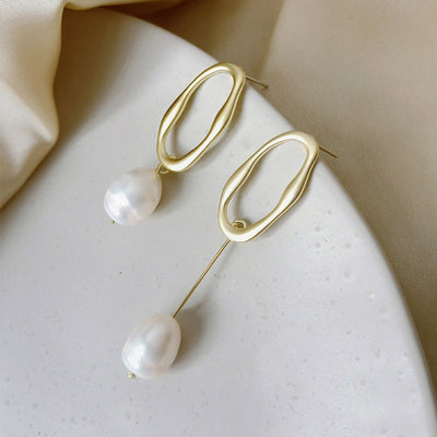 Asymmetrical ? Pearl Earring