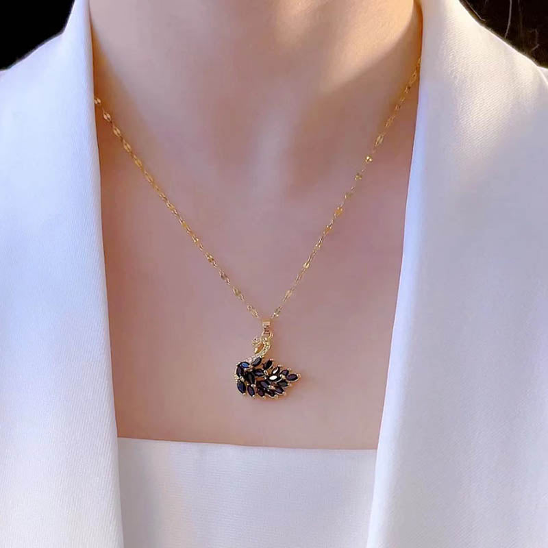 Swan Natural Agate Necklace