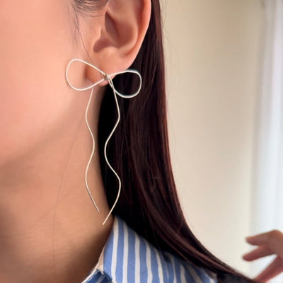 Line bow earrings