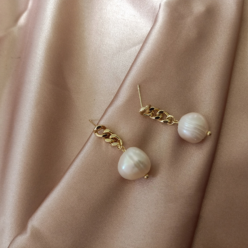 Antlers ? Pearl Earring