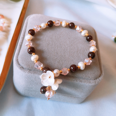 Three-petal flower ? Pearl agate bracelet