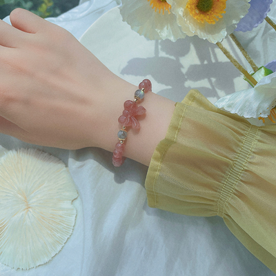 bow-knot ? Strawberry Crystal Bracelet