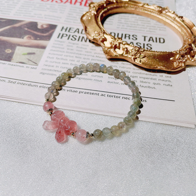 bow-knot ? Strawberry Crystal Bracelet