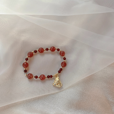 Portrait ? Garnet crystal bracelet