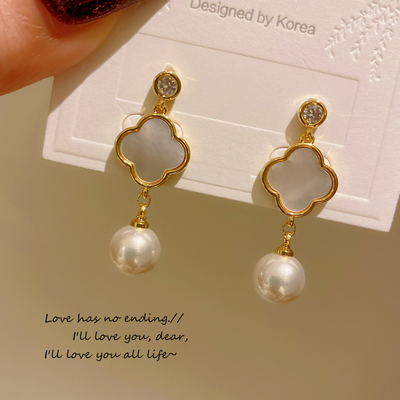 Four-leaf clover pearl Earrings