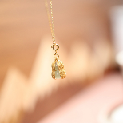 Peanuts • Emerald Jade stone necklace
