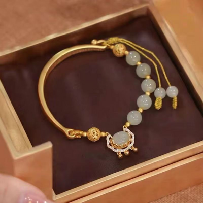 Eternal happiness • Emerald Jade stone bracelet
