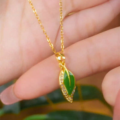 Green double leaf necklace