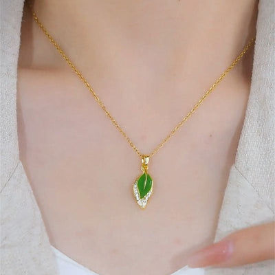 Green double leaf necklace