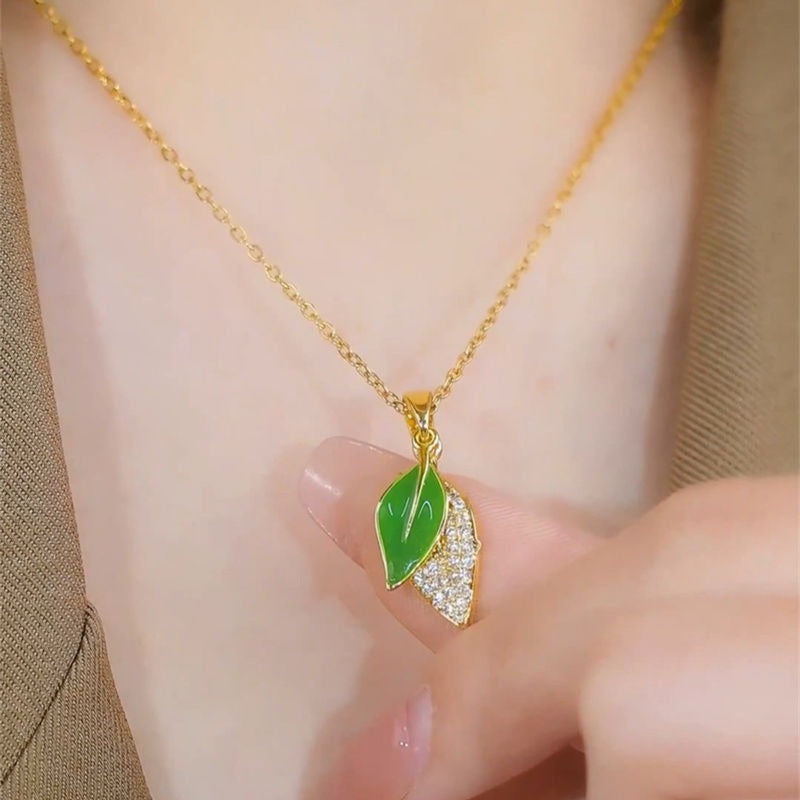 Green double leaf necklace