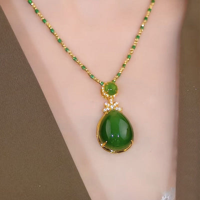 Egg shaped pendant natural agate necklace