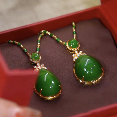 Egg shaped pendant natural agate necklace