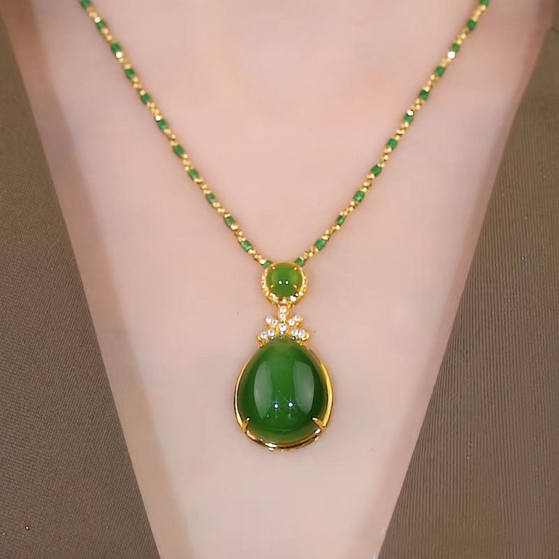 Egg shaped pendant natural agate necklace
