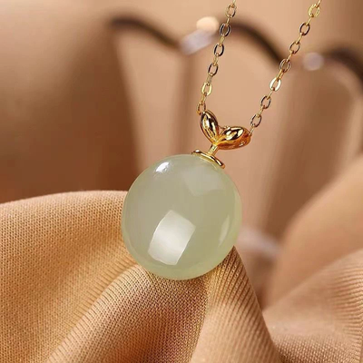 Small Reunion Natural Emerald Jade Stone Necklace