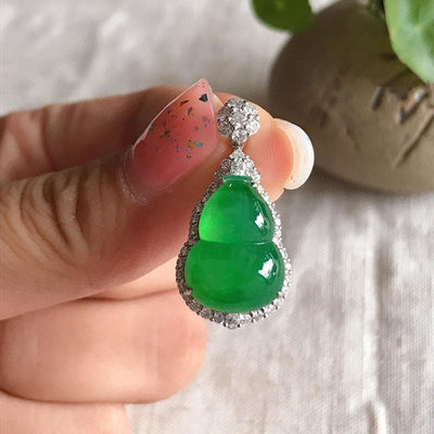 Calabash Natural Emerald Jade Stone Necklace