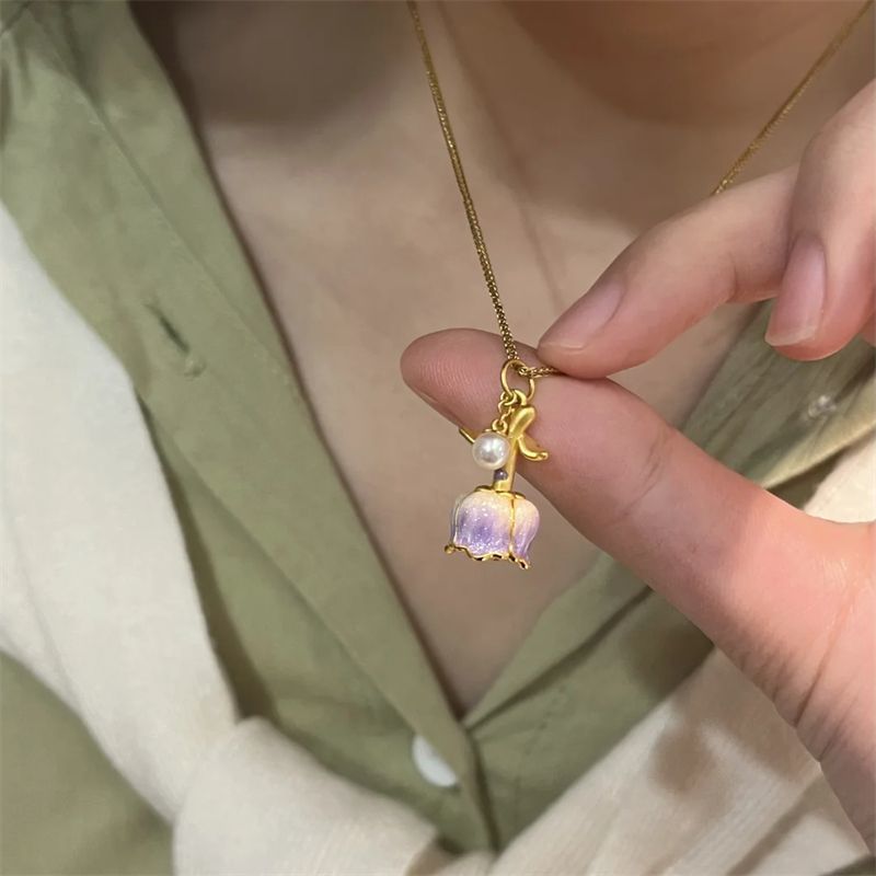 Golden rose pendant necklace