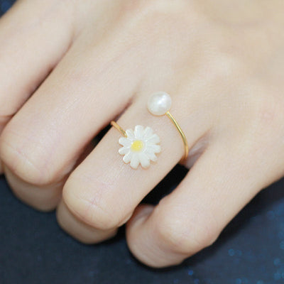 Daisy Natural Freshwater Pearl Shell Engraved Ring