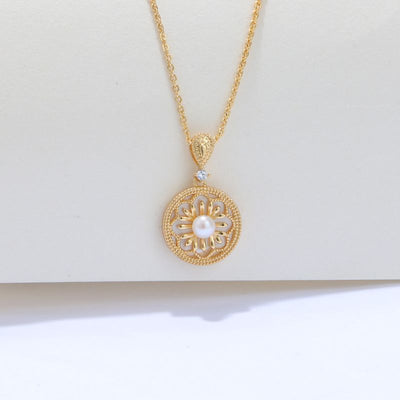 Flower inlaid shell natural freshwater pearl necklace