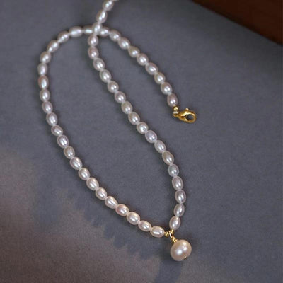 Natural freshwater pearl necklace