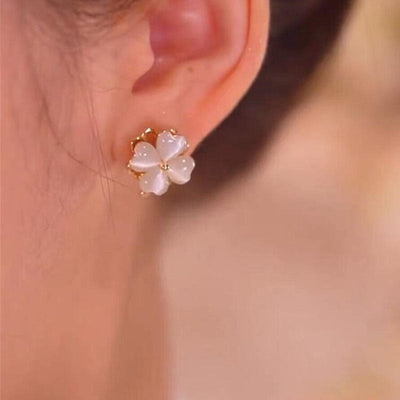 Four-leaf flower natural cat's eye earrings