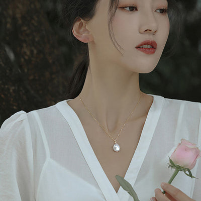 Natural freshwater pearl pendant necklace