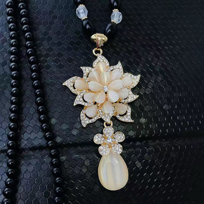 Fashionable Flower Natural Crystal Necklace