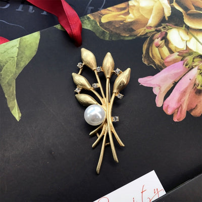 Gold December Birthday Flower Brooch
