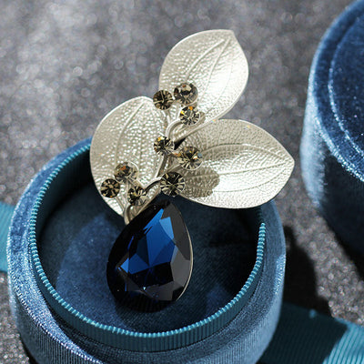Leaf natural crystal brooch