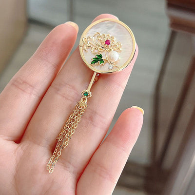 Uanfan natural shell brooch