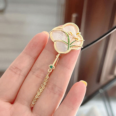 Uanfan natural shell brooch