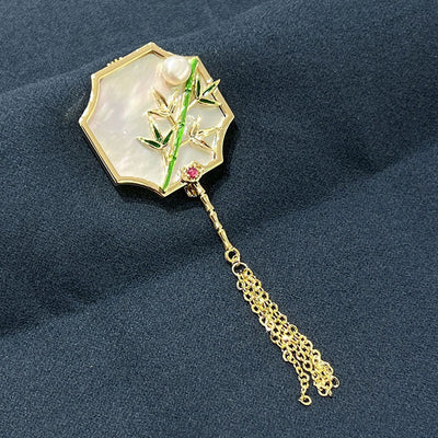 Uanfan natural shell brooch