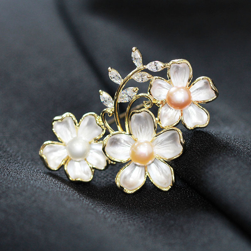 White lisianthus flower brooch