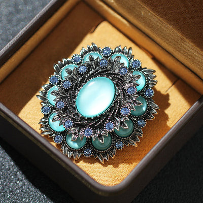 Vintage natural cat's eye stone brooch