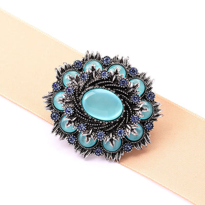 Vintage natural cat's eye stone brooch