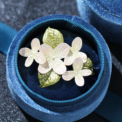 Gentle and elegant cherry blossom brooch