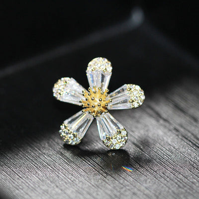 Simple Daisy Brooch