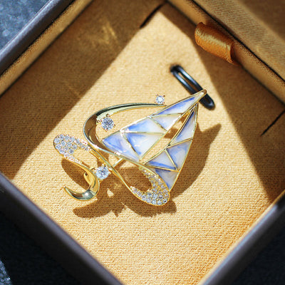 Two-tone sailing brooch