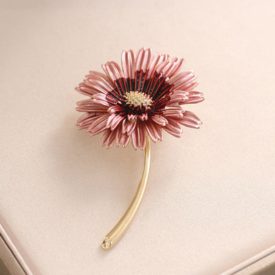 Multi-petal daisy brooch