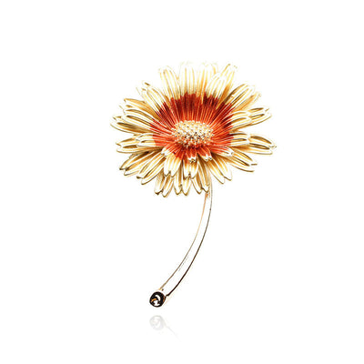 Multi-petal daisy brooch