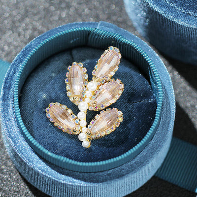 Small leaf natural crystal brooch