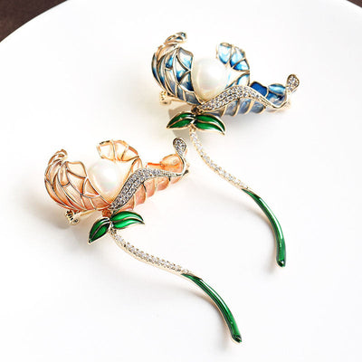 Lotus natural freshwater pearl brooch
