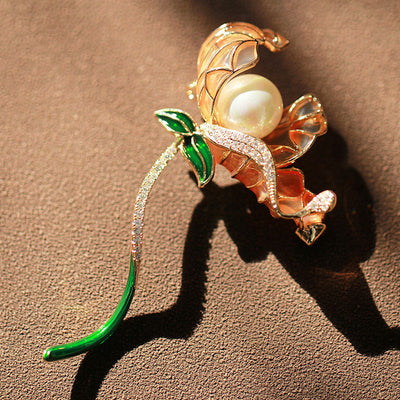 Lotus natural freshwater pearl brooch