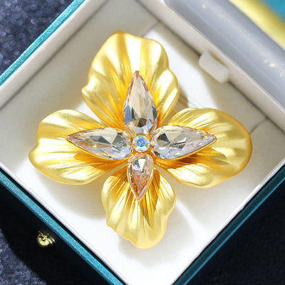 Retro four-petal flower natural crystal brooch