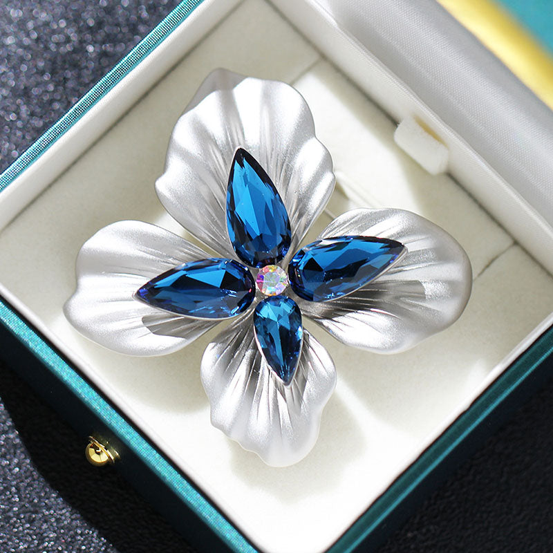 Retro four-petal flower natural crystal brooch