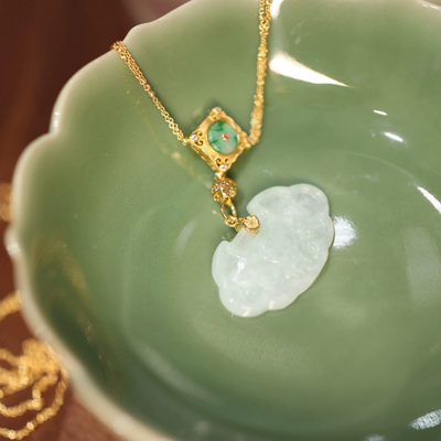 Natural Emerald Jade Stone Lucky Lock Pendant Bracelet